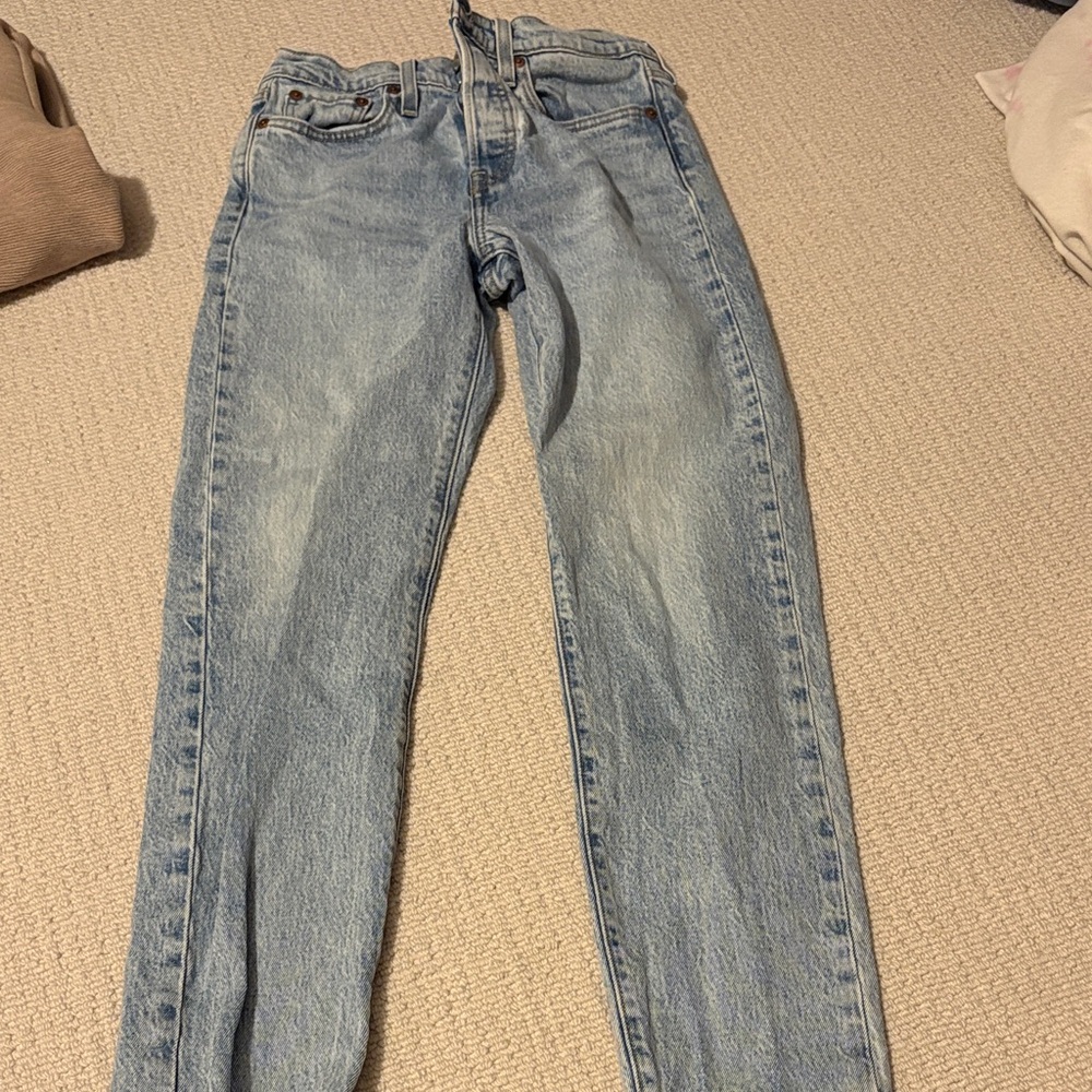 Levi’s wedgie fit lt wash